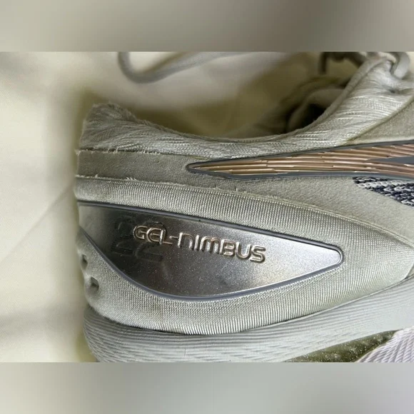 ASICS Womens Gel Nimbus 22 Gray White Gold Sz 9.5 Running Shoe Comfort - Picture 6 of 11